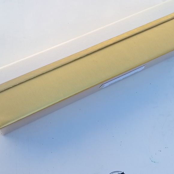 New Anne AK Klein womens Jewelry charm bracelet in gold \ ivry tone New - Picture 7 of 7